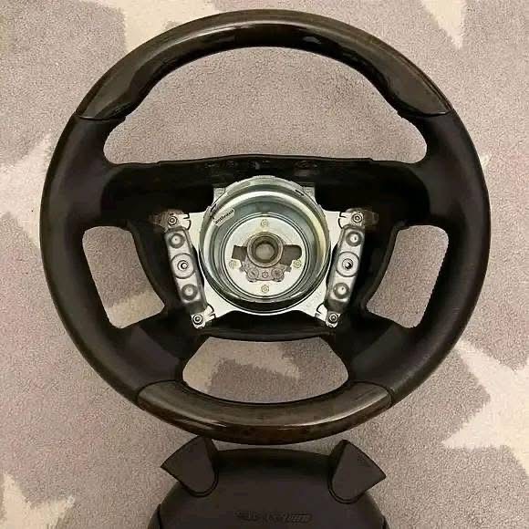 Mercedes-Benz Classic 4-Spoke Steering Wheel - Image 2