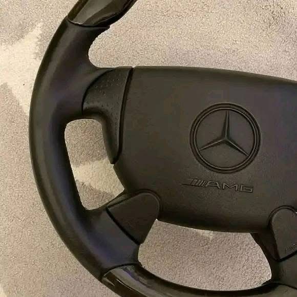 Mercedes-Benz Classic 4-Spoke Steering Wheel - Image 3