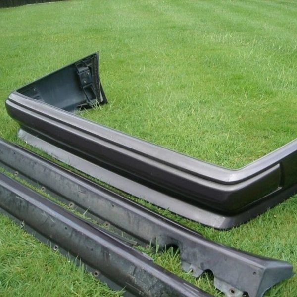 AMG W124 Sedan Gen I Body Kit - Image 3