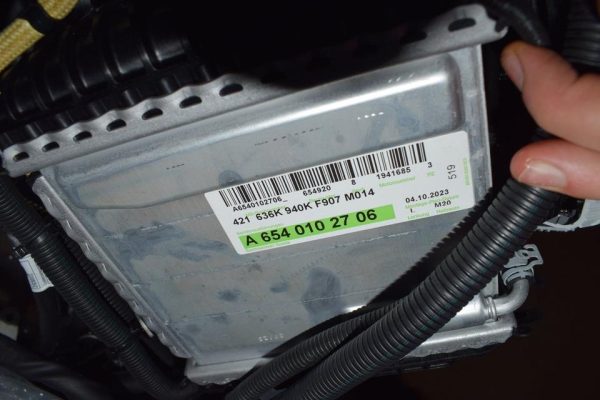 Mercedes Sprinter W907 Engine - Image 3