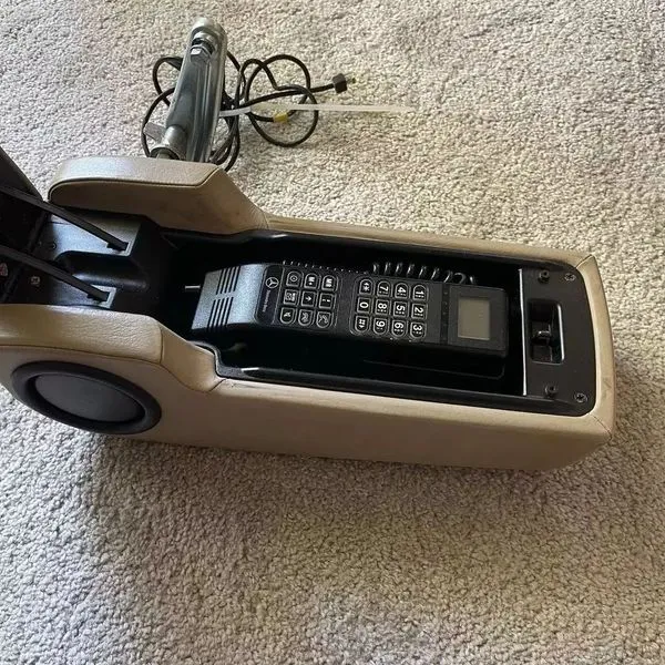 Amrest and telephone W124 - Image 2