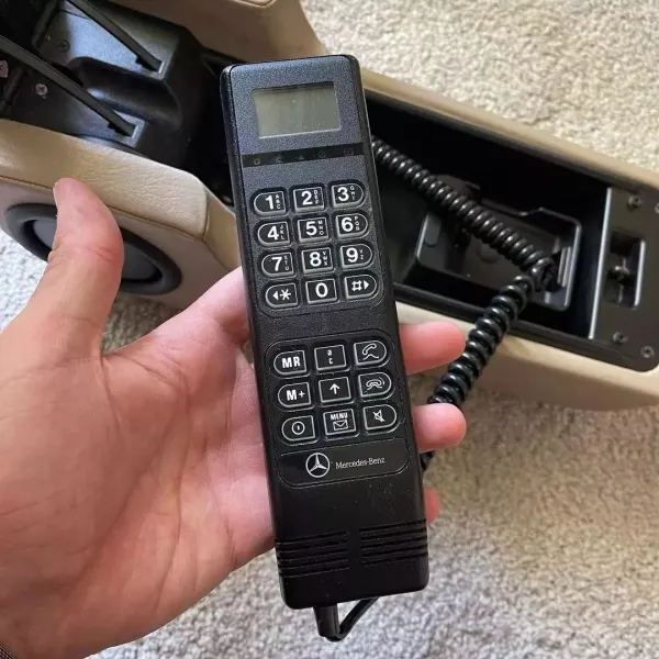 Amrest and telephone W124 - Image 3