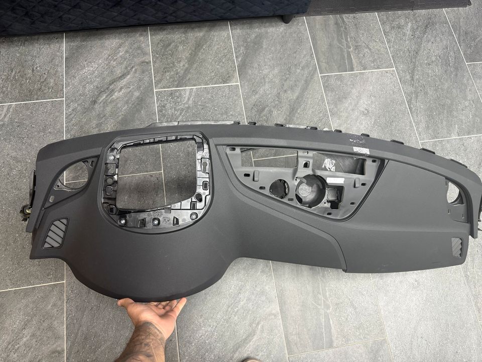 Audi RS5 Dashboard Assembly – Black with Integrated Head-Up Display (HUD) - Image 3
