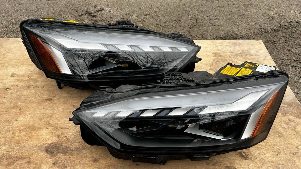 Genuine Audi RS5 Matrix LED Headlight Original 8W6941085F / 8W6941086F - Image 2