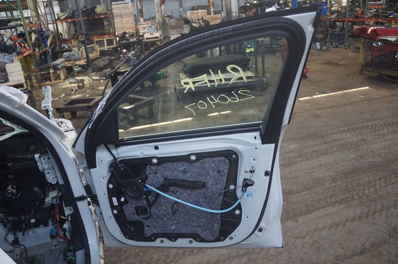 Front Right Passenger Door Assembly W/ Glass OEM 41518738556 Bmw X7 G07 2019-26