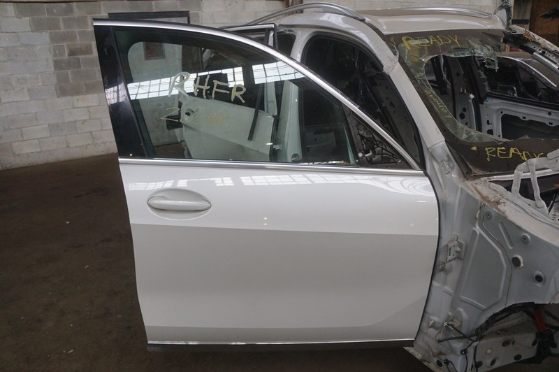 Front Right Passenger Door Assembly W/ Glass OEM 41518738556 Bmw X7 G07 2019-26